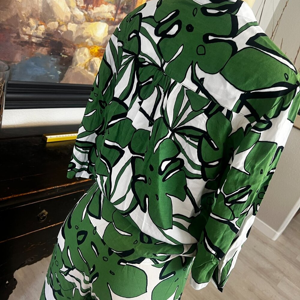 TRINA TURK Pants and Top Set tropical green leaves on white backdrop - Picture 4 of 8